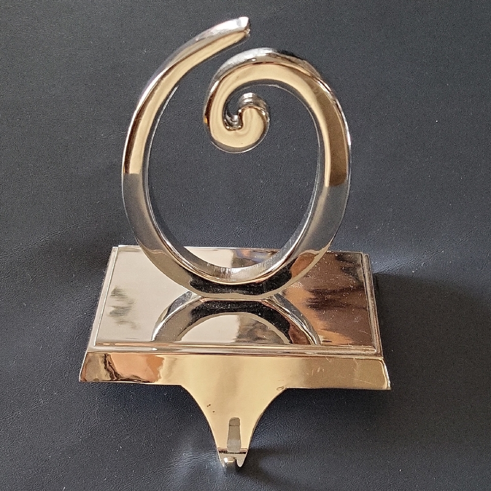 "O" Christmas Stocking Hook